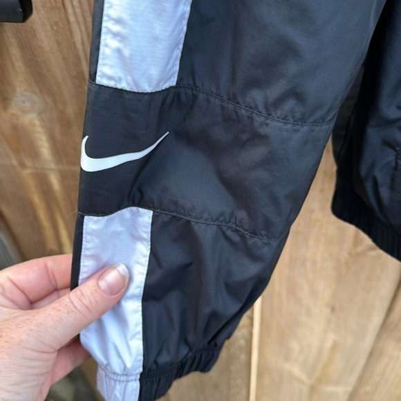 Nike Sportswear Women's Black/White Repel Essential Jacket (DV3006-010) Size med - Picture 9 of 12